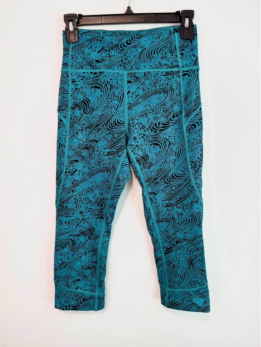 Lululemon In Movement Everlux Crop Women's  Size 6 in Kitakami Spirit Green